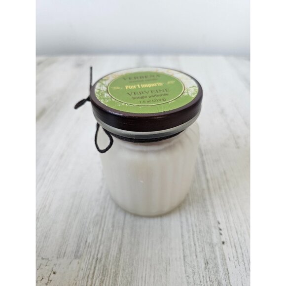 Pier 1 verbena candle 7.5 oz new retired green Xmas decor - Picture 2 of 6